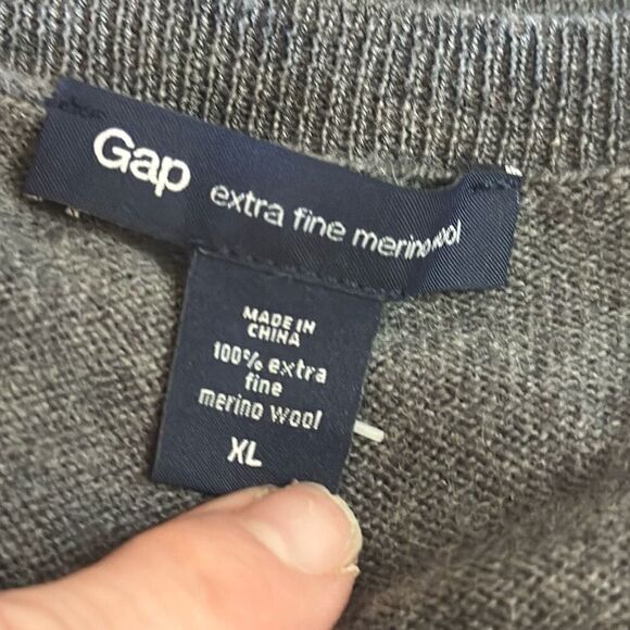 Gap Mens Gray Vneck Sweater Extra Fine Merino Wool size XL NEW - Picture 4 of 7